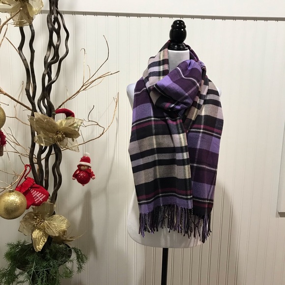 GAP COZY PLAID PURPLE SCARF - Picture 4 of 8